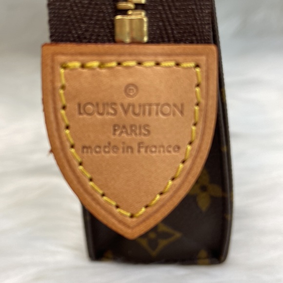 Louis Vuitton Monogram Toiletry Pouch 19 - Picture 3 of 9